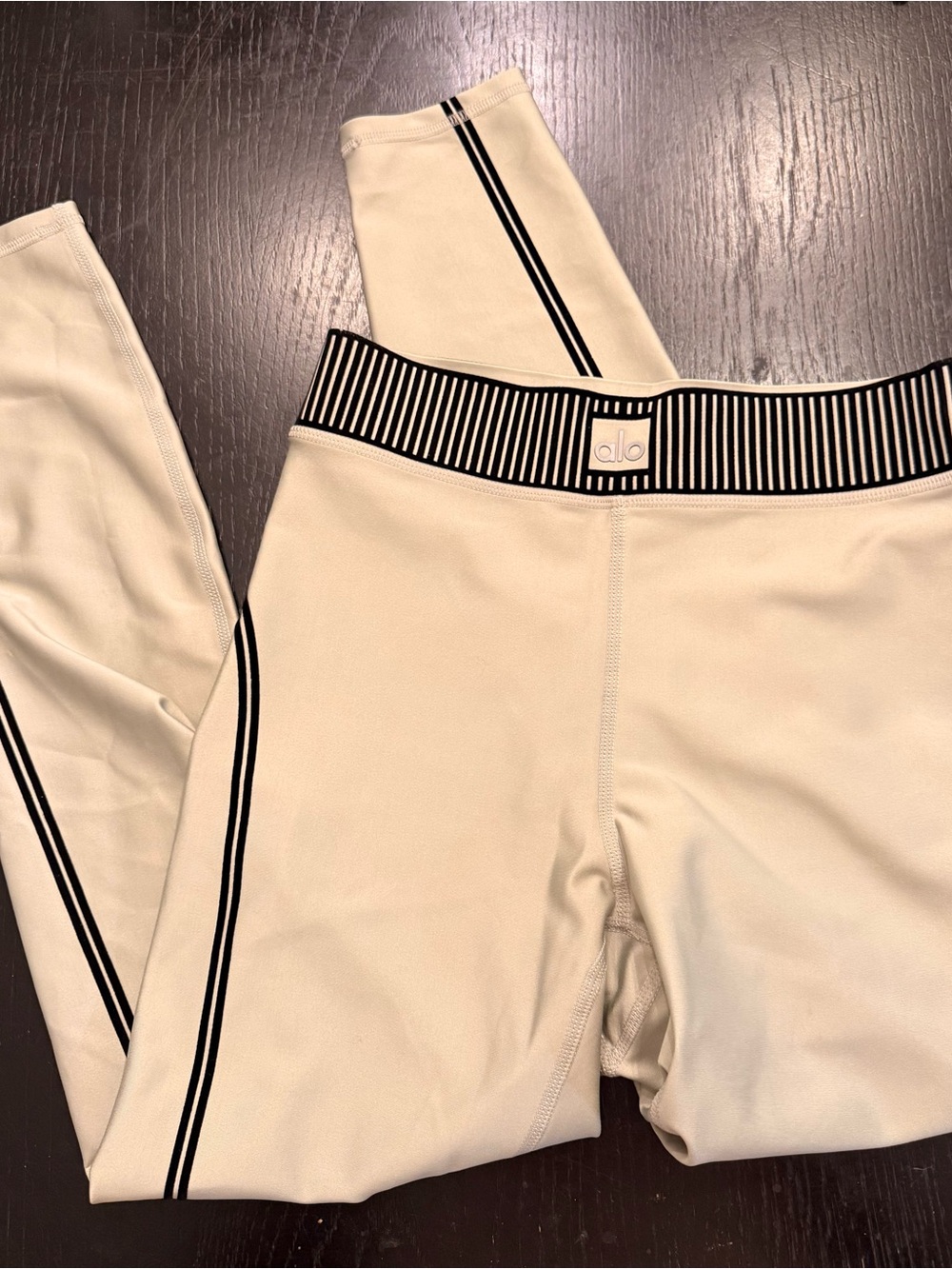 Airlift High-Waist 7/8 Line Up Legging -
Limestone